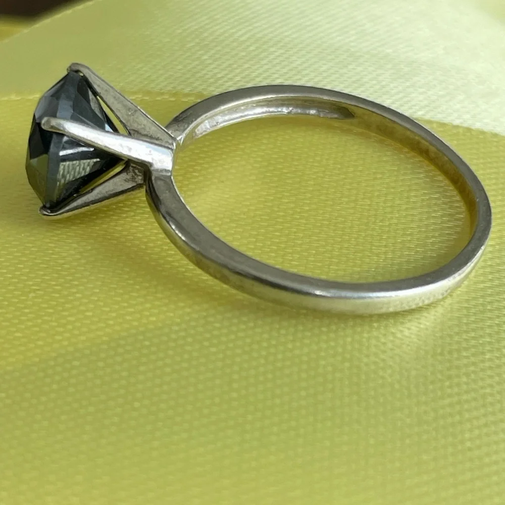 Elegant Black Diamond Silver Ring - Picture 3 of 4